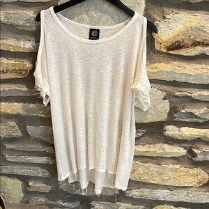 Bobeau Cream cold shoulder Short Sleeve Women's Top